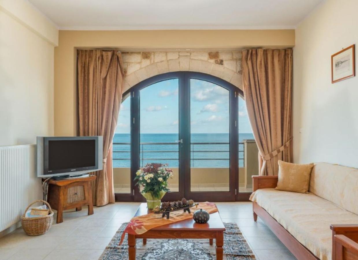 Xristinas Seaside Apartments Kolymbari Exterior photo