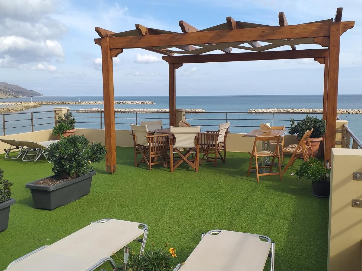 Xristinas Seaside Apartments Kolymbari Exterior photo